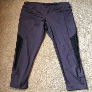 Virus purple crop leggings